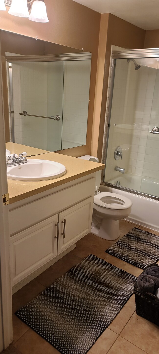 2ND FL. - FULL BATH - 7838 Camino Noguera