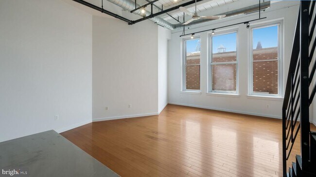 Building Photo - 1027 Arch St