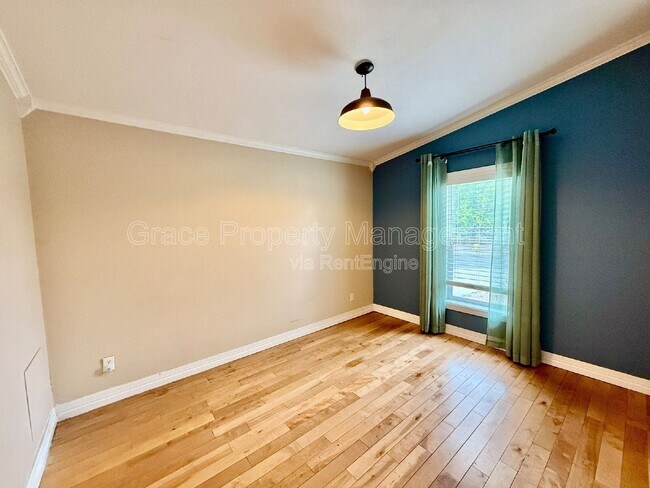 Building Photo - 501 Prairie Ave