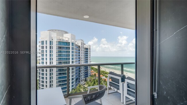 Building Photo - 5875 Collins Ave
