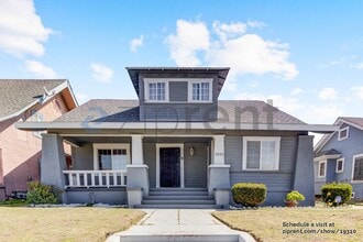 Building Photo - 4062 S Budlong Ave