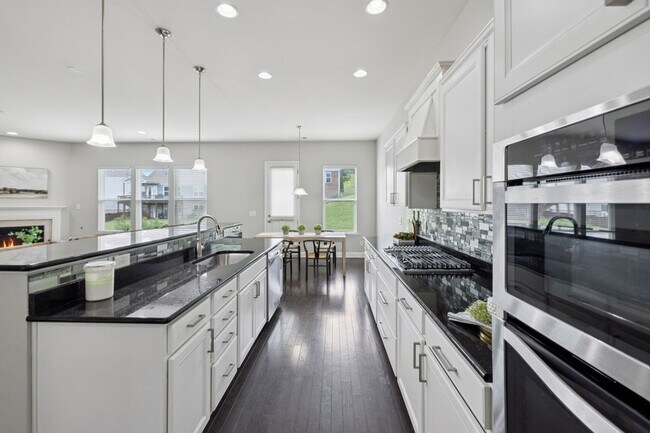 Building Photo - 1719 Biscayne Dr