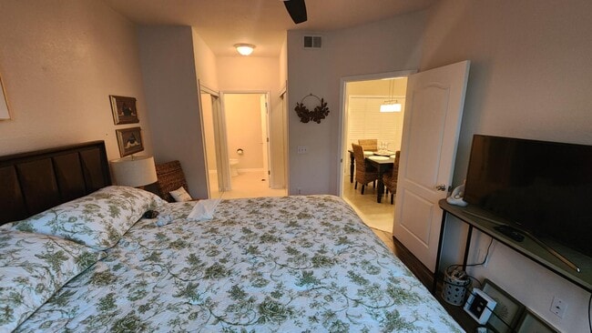 Building Photo - 4152 Central Sarasota Pkwy