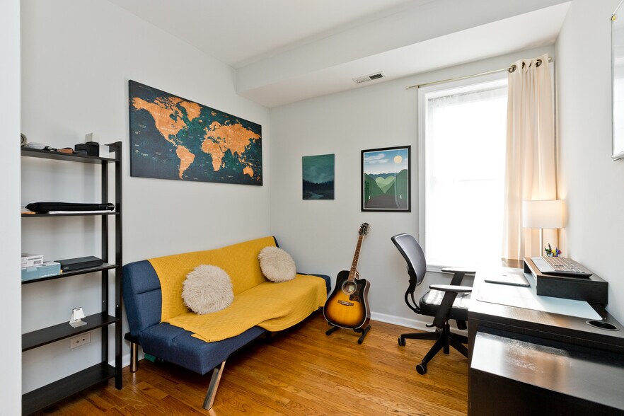 Building Photo - 2715 N Sawyer Ave