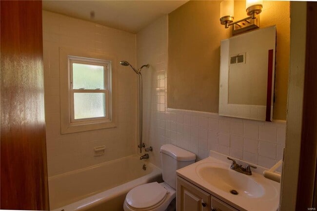 Building Photo - Adorable 2 bedroom home in Overland