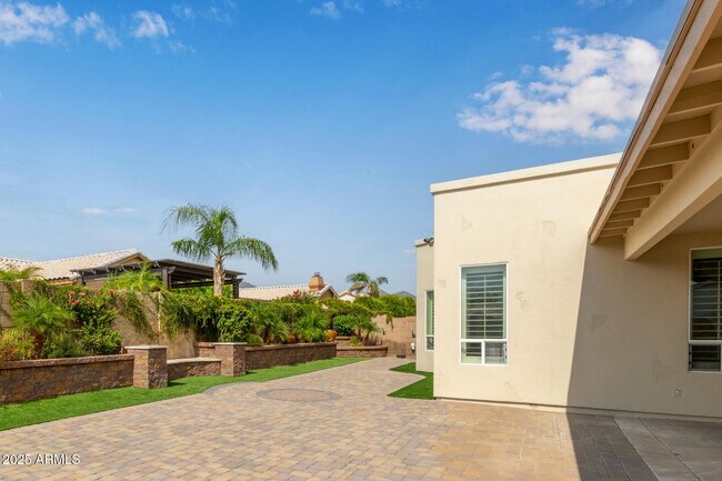 Building Photo - 9366 E Celtic Dr