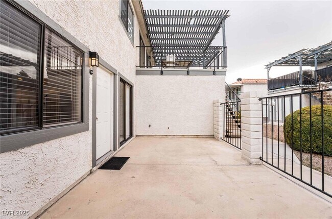 Building Photo - 1133 Willow Tree Dr