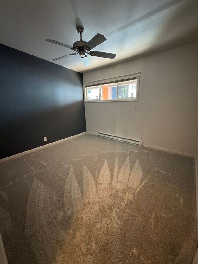 Building Photo - 1bd/1ba Bellevue Condo