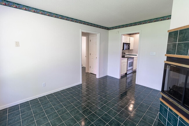 Building Photo - 3700 Wakefield Dr