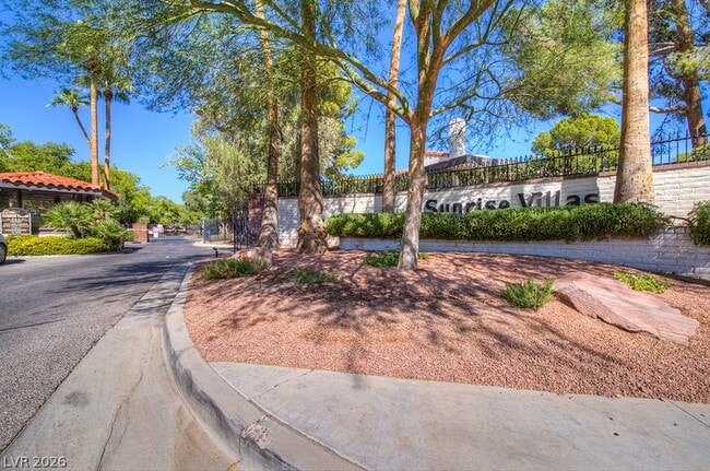 Building Photo - 2574 Pera Cir