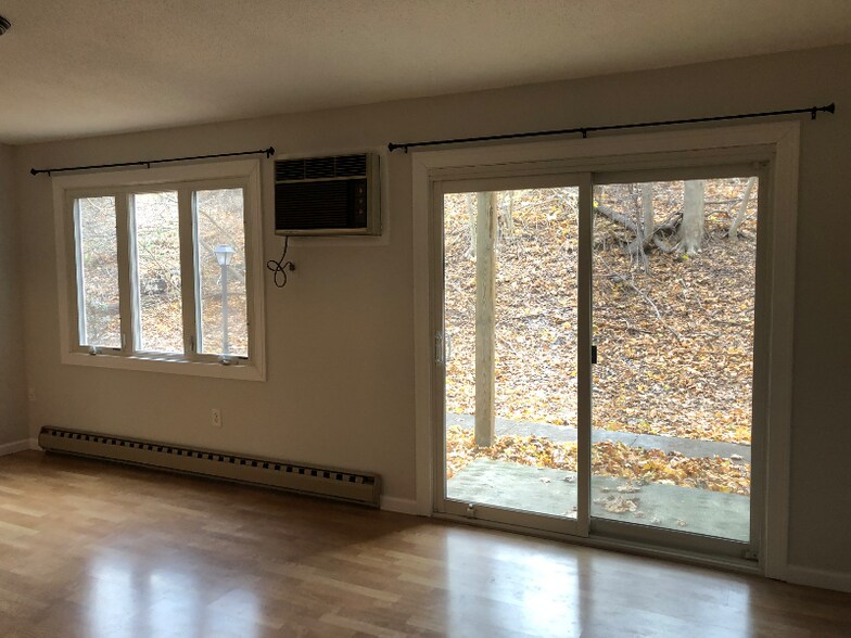 Building Photo - 85 Old Town Rd