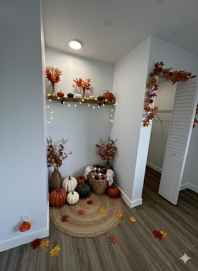 Building Photo - 103 E Tiffany Dr