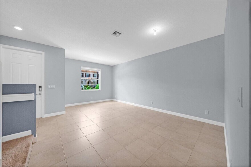 Building Photo - 5271 Ashley River Rd