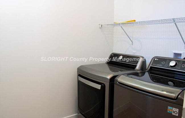 Building Photo - AVAILABLE JULY - Modern Style Home SLO Home - 3 Bedroom / 2.5 Bathroom