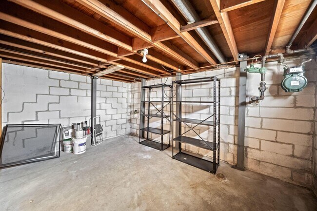 Building Photo - 1565 Garywood Ave