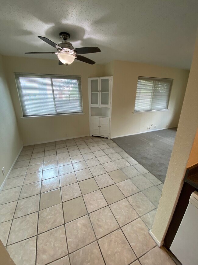 Building Photo - 2704 Stonehaven Ct