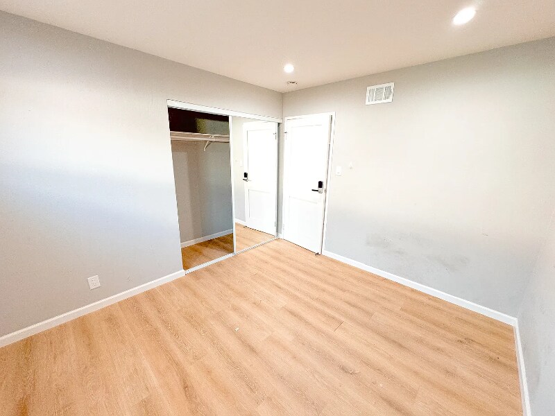 Building Photo - 12 Linden Ave