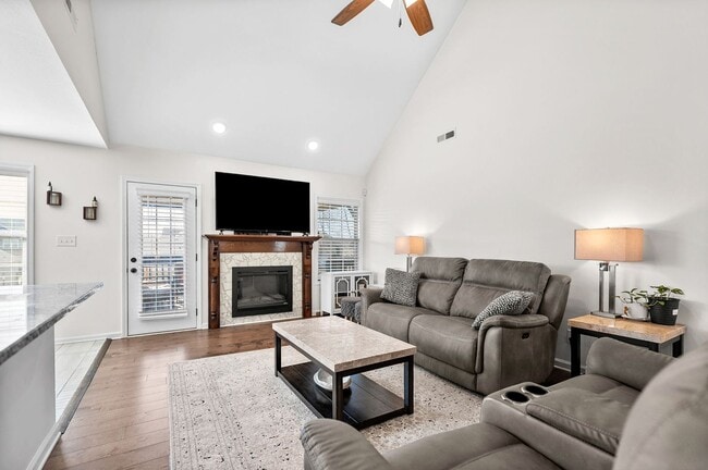 Building Photo - 222 Cooper River Wy