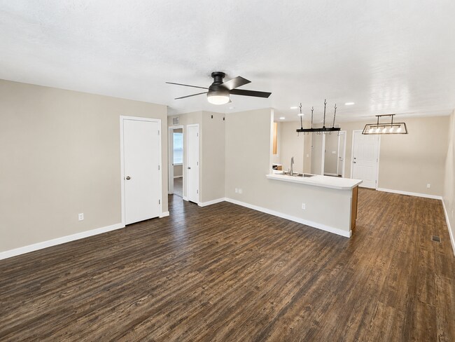 Building Photo - Easy-Living 3 Bed, 2 Bath Home with Double Garage, Pool Access & Private Courtyard