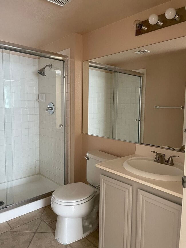 Building Photo - Gated First Floow Summerlin Condo - 2 Bedr...