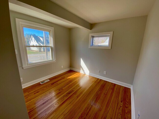 Building Photo - 4 Pafel Rd