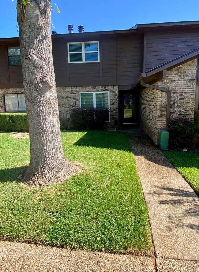 Building Photo - ** 3/1.5 RIVER OAKS CONDOMINIUM **