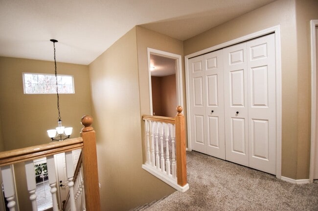 Building Photo - Move In Special!  $1000 Off!  Beautiful Spacious Home!