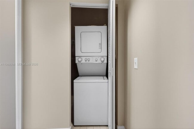 Building Photo - 12500 SW 5th Ct