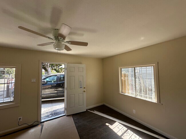 Building Photo - 8843 Baring Cross St