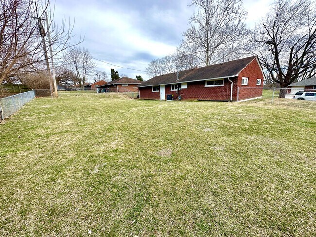 Building Photo - 401 Orangewood Dr