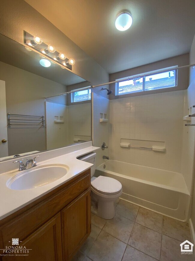 Building Photo - Light-Filled 3BD/2BA Home in Desirable Fry...