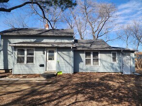 Building Photo - Available August 1st - 3 bedroom/1.5 bath house 1 block off Williamson St