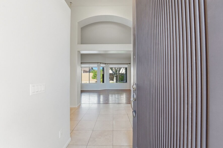 Building Photo - 7180 W Trails Dr
