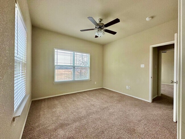 Building Photo - Spacious 4-Bed, 5-Bath Home with Large Backyard Minutes from Baylor Campus!