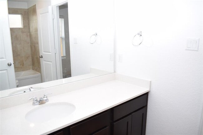 Building Photo - 5808 Bianca Dr