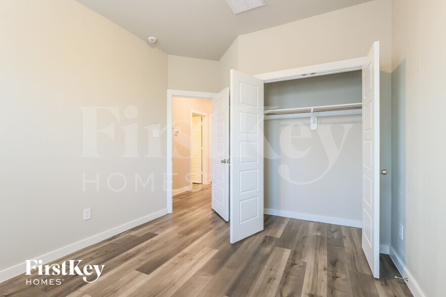 Building Photo - 381 N Centro Cir