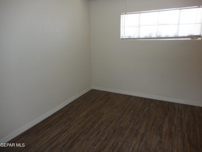 Building Photo - 701 W Yandell Dr