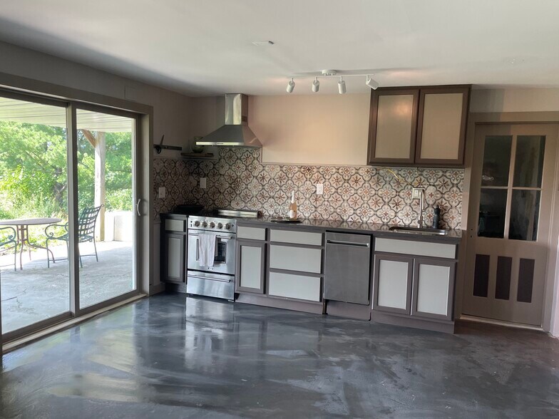 kitchen with sliding glass doors to covered veranda - 387 Eichybush Rd