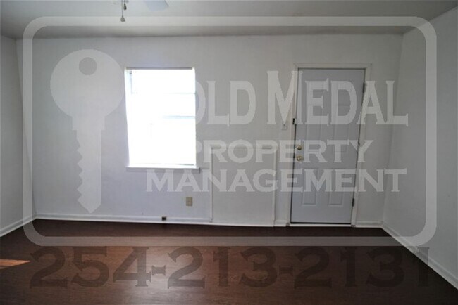 Building Photo - 803 Pecan Cir