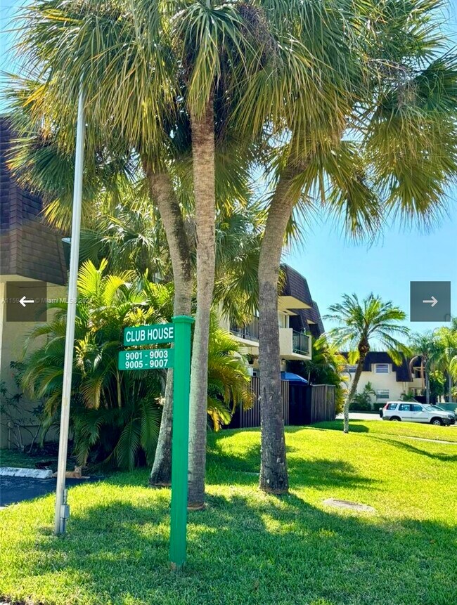 Building Photo - 13720 SW 90th Ave