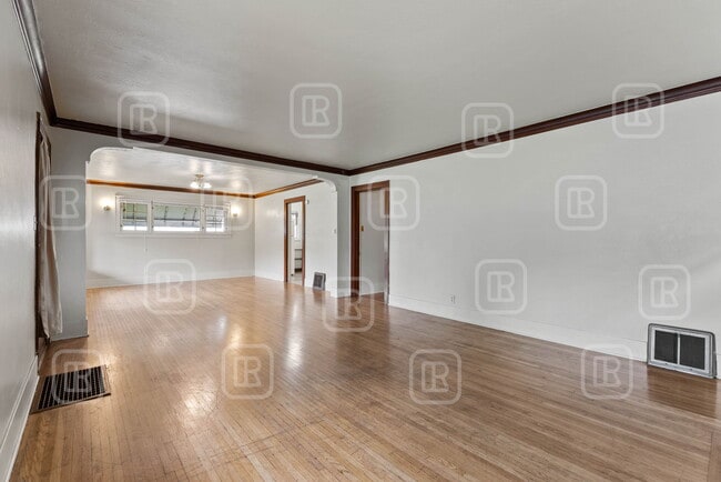 Building Photo - 808 E Mission Ave