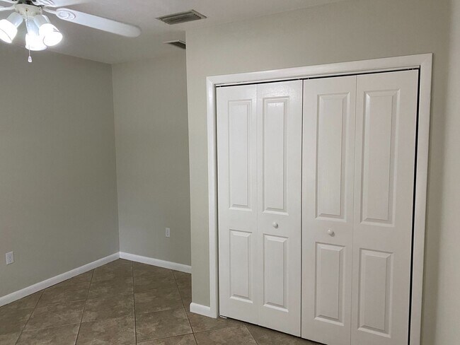 Building Photo - 242 Snyder Dr
