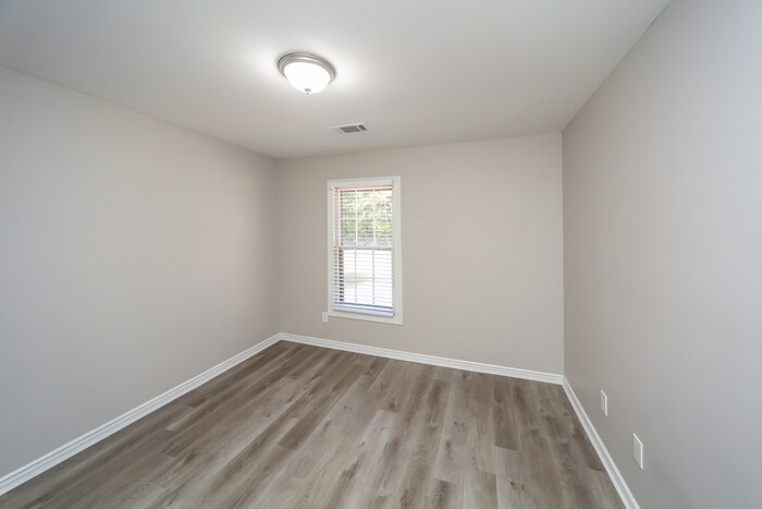 Building Photo - 554 N Sanga Rd