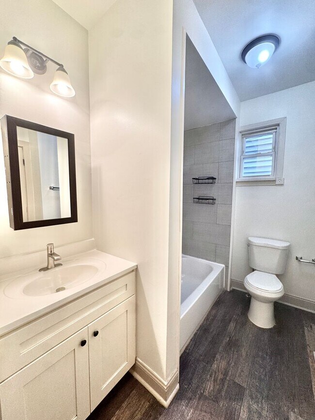 Building Photo - 1319 Northampton St