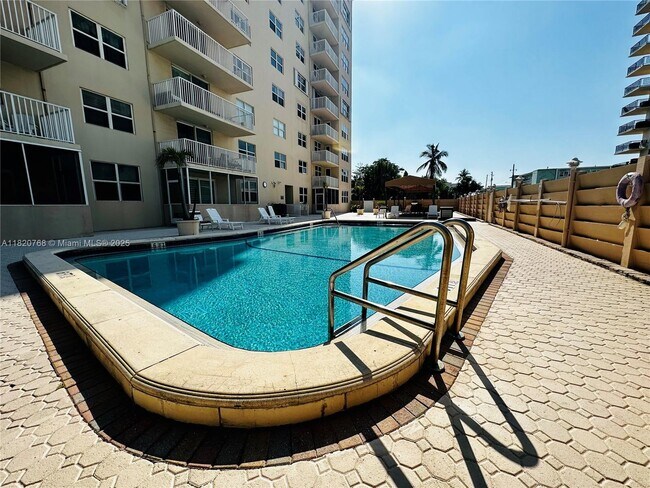 Building Photo - 1401 S Ocean Dr