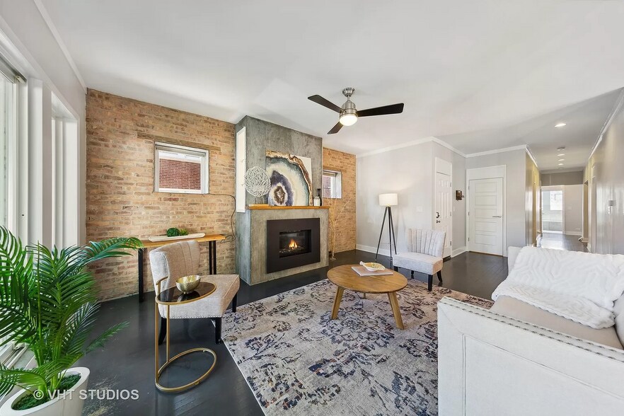 Family Room - 7619 N Bosworth Ave