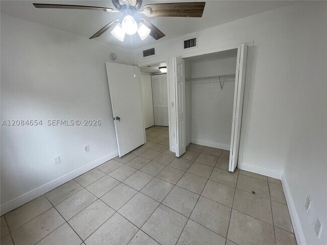 Building Photo - 1251 SE 31st Ct