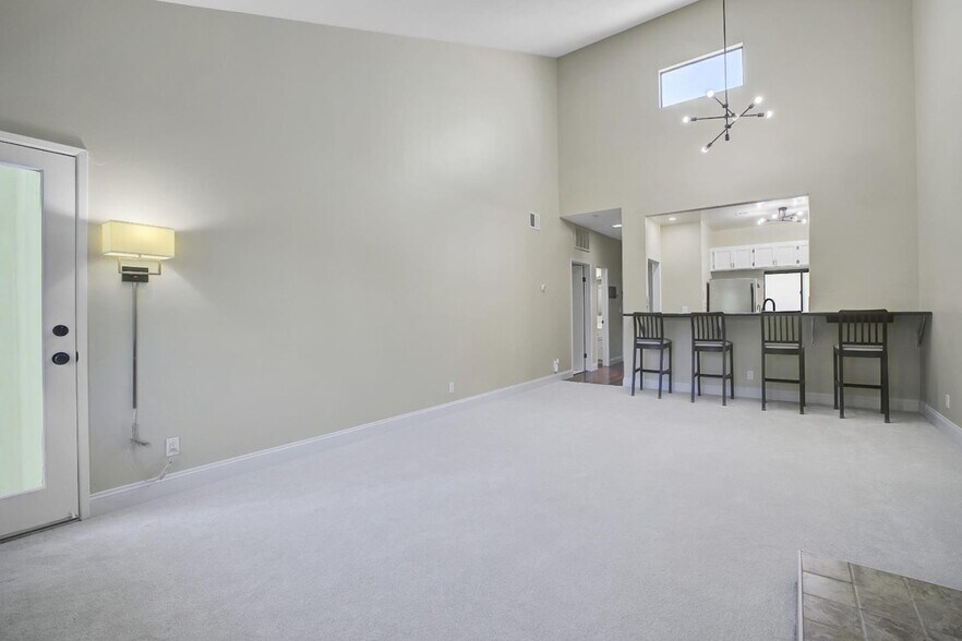 Building Photo - 4691 Albany Cir