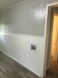 Building Photo - Newly Remodeled off Sayles