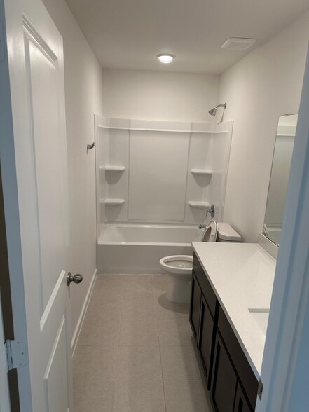 Building Photo - 4633 Peony Grn Dr